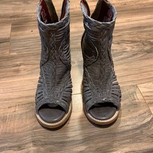 Freebird Bela booties